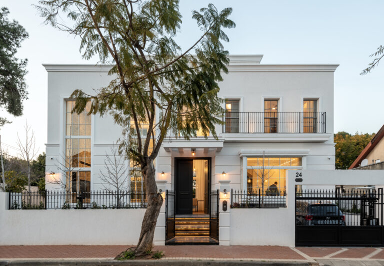 HOUSE IN HASHARON