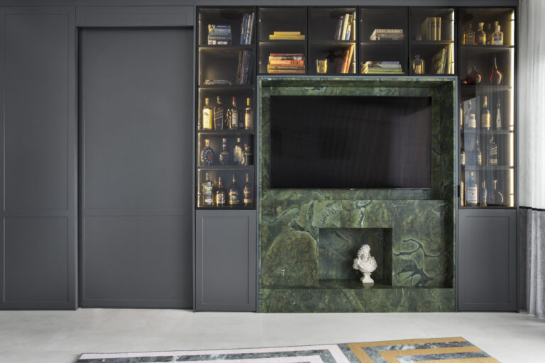 THE GREEN APARTMENT
